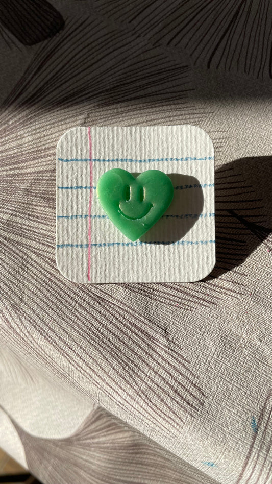 Pins amour smiley vert jade doré